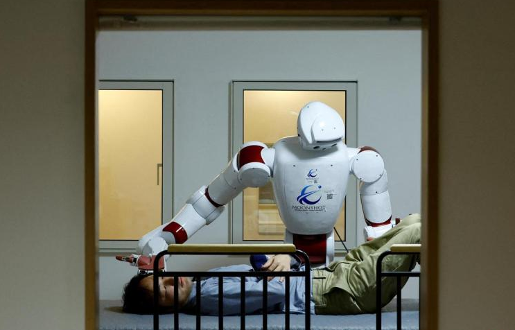 Japan develops AI robots to care for the elderly, expected to be put into service in 2030
